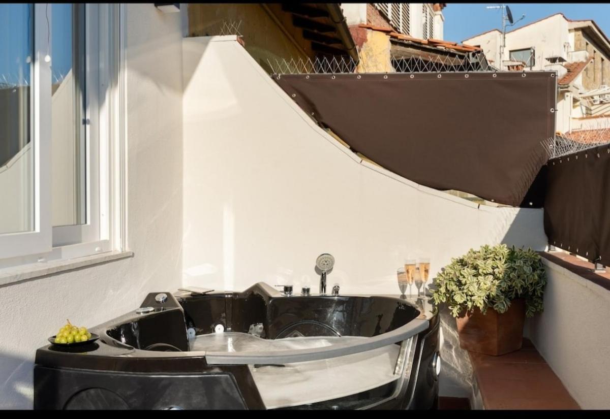Ponte Vecchio Glow Jacuzzi Firenze